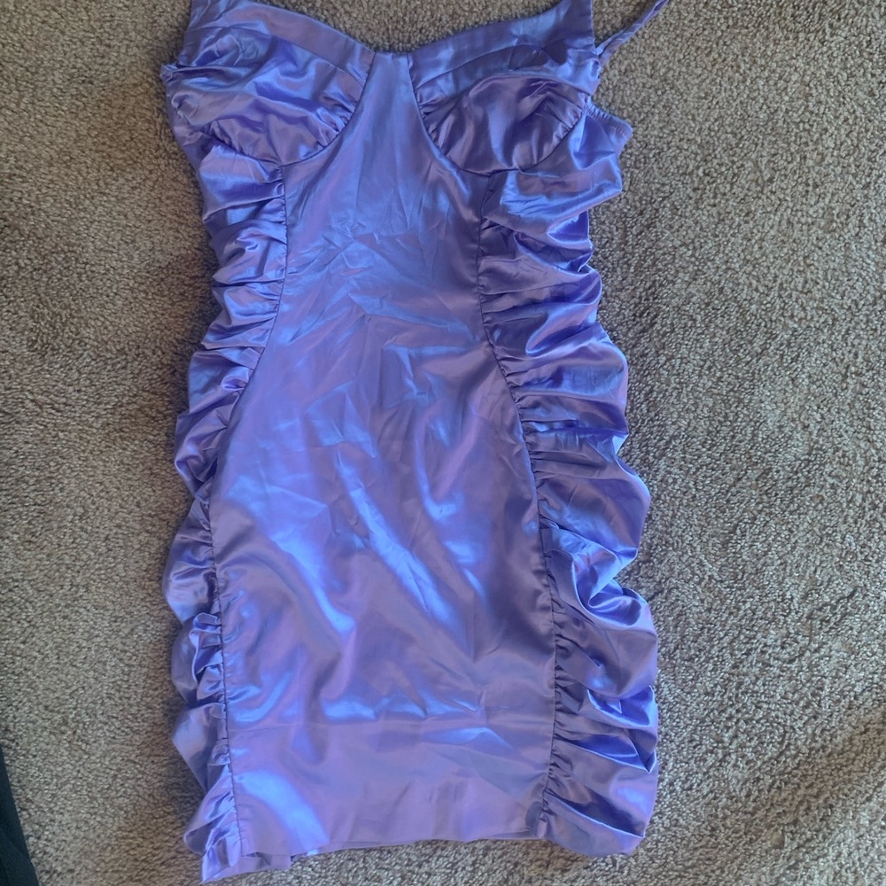 Purple bodycon midi dress with ruching on the sides